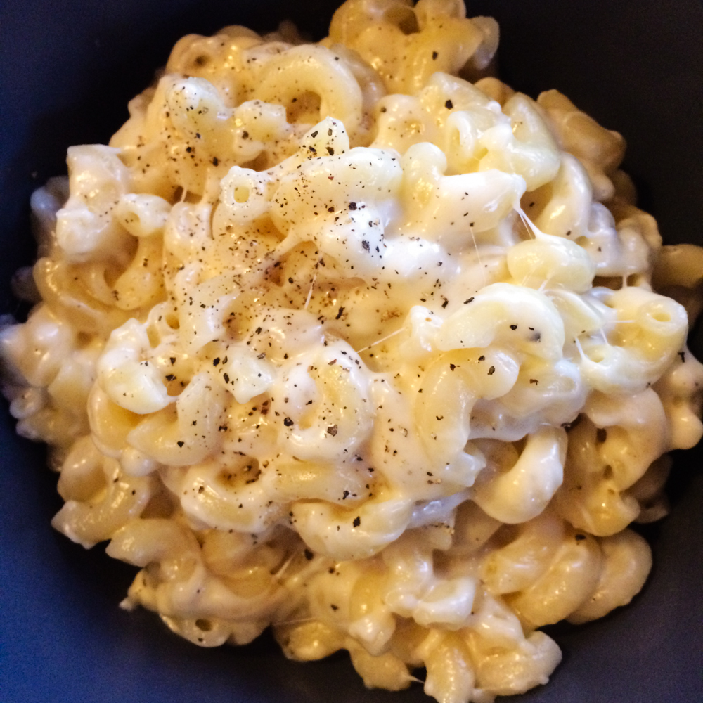 Macaroni and cheese in the Tupperware cooker - Caroline Schoofs - My Story